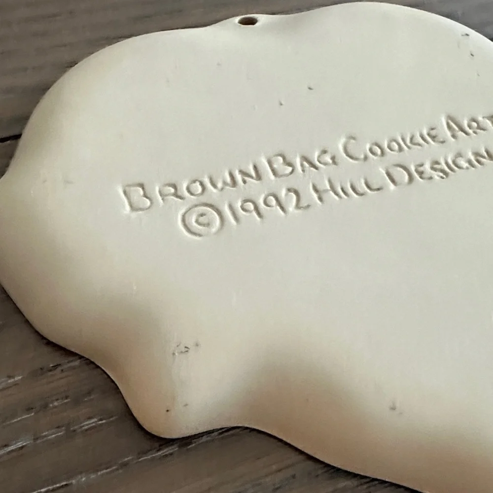 Brownbag Cookie Art, stoneware Heart-Shaped‎ with Hummingbird Design